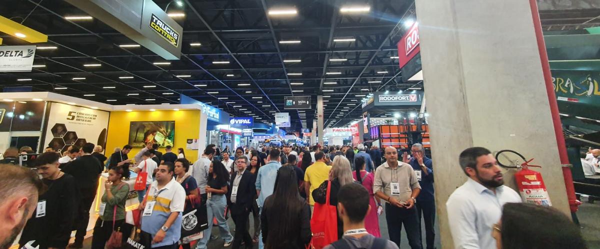 Tomasi busca novidades e inovação na Fenatran